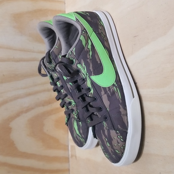 Nike Camouflage Sneakers with Green Accents Size 12 - Picture 1 of 5